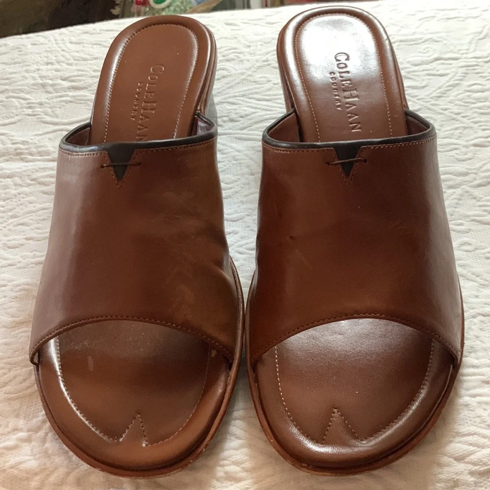 COLE HANN COUNTRY NEVER WORN/NWOTS SLIDE SZ 7 1/2 COGNAC/BLACK 1 1/2” HEEL - Picture 2 of 10